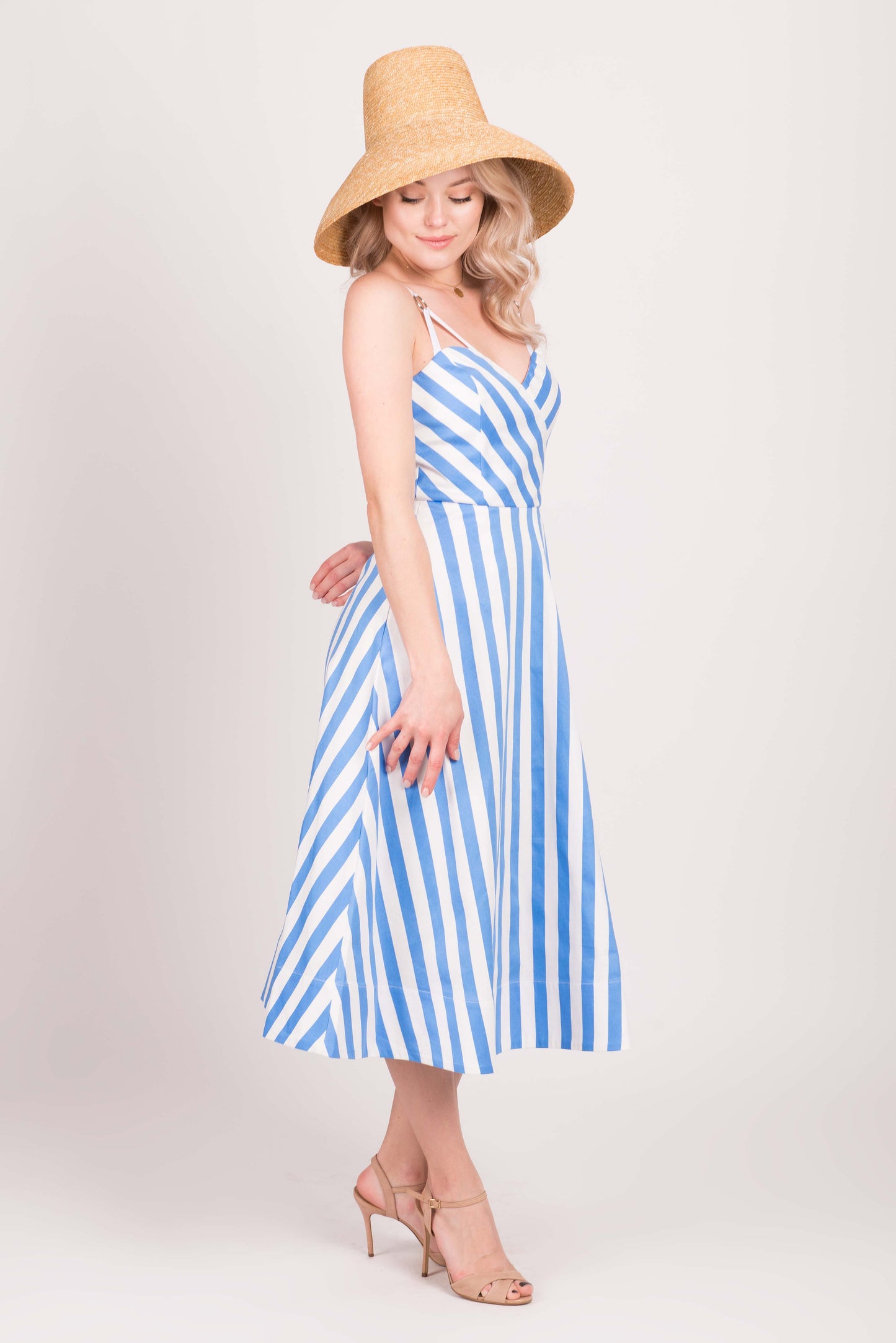 Dress with Elegant Design and Comfortable Fit for Various Occasions
