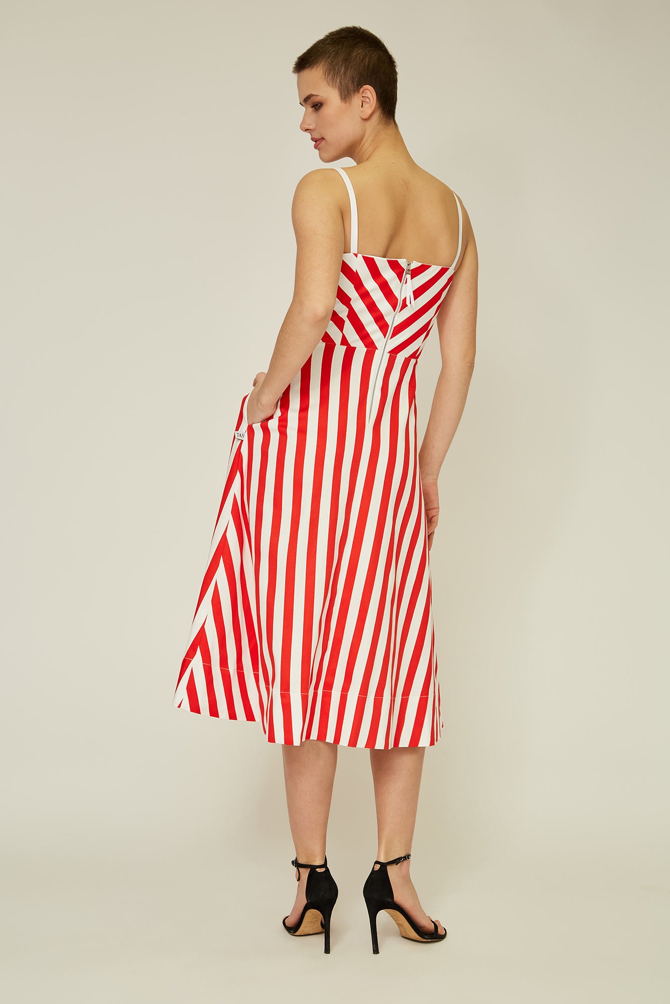 Dress with Elegant Design and Comfortable Fit for Various Occasions