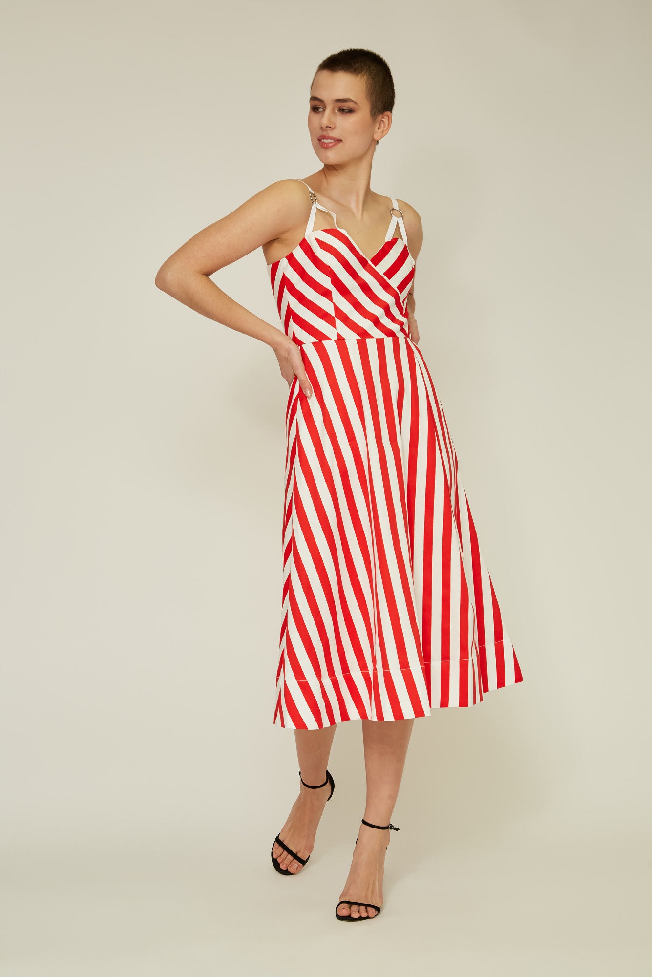 Dress with Elegant Design and Comfortable Fit for Various Occasions