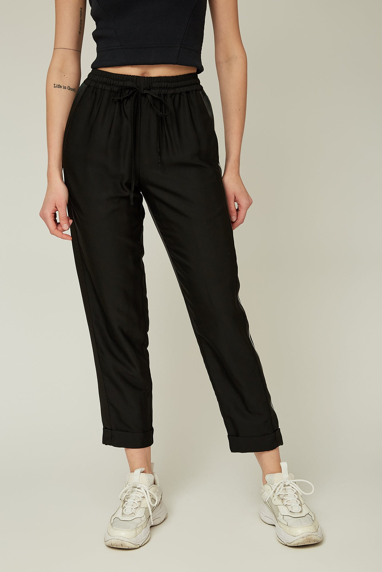 Pants – Comfortable and Stylish Bottom Wear for Everyday Use and Various Occasions