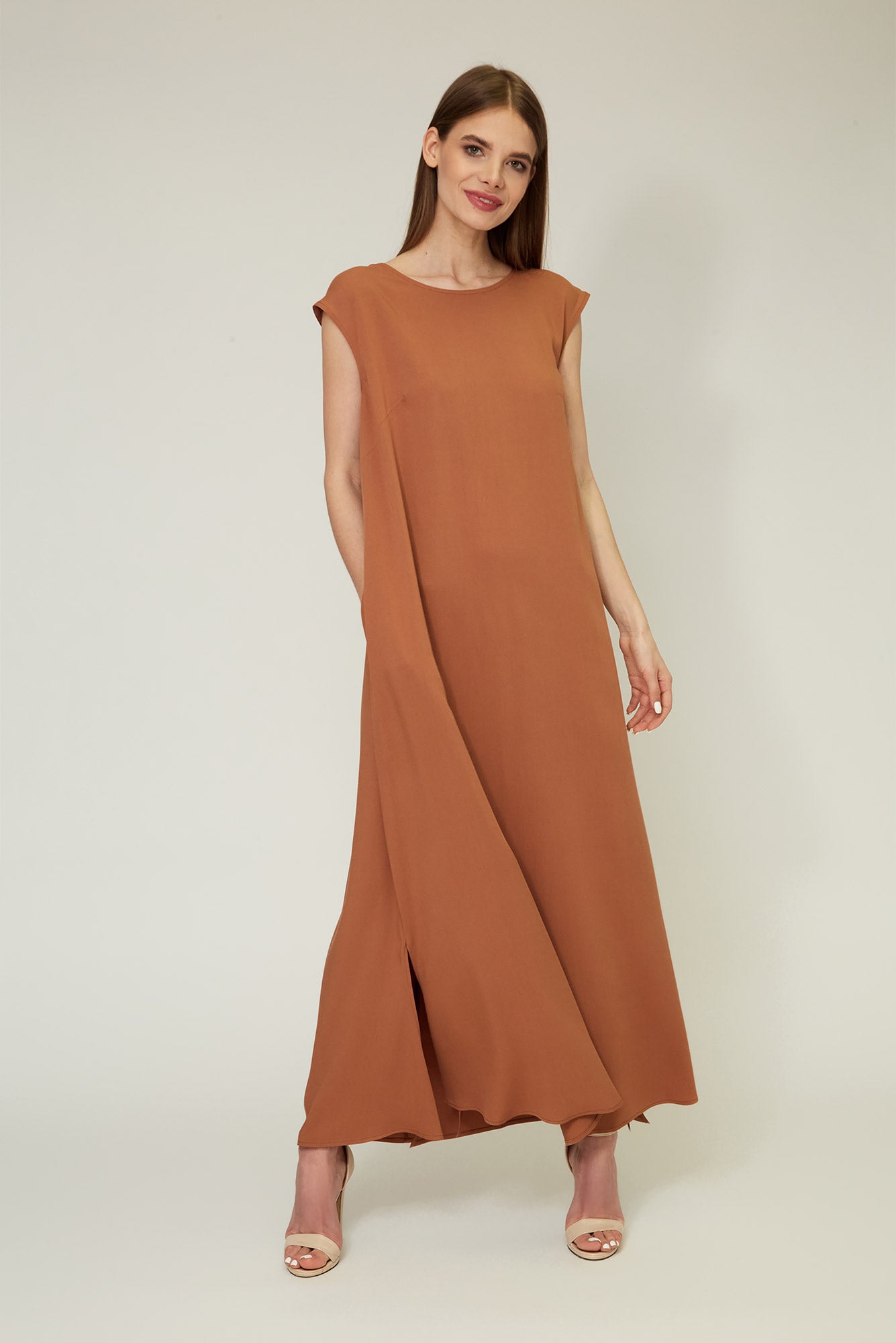 Dress with Elegant Design and Comfortable Fit for Various Occasions