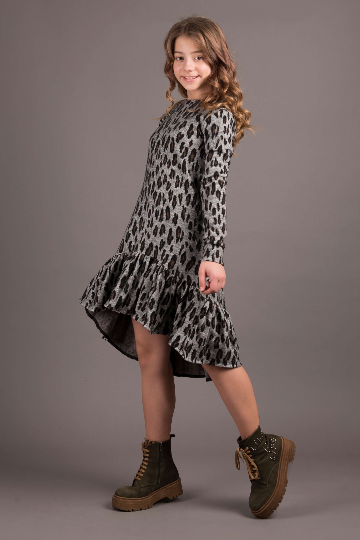 Dress with Elegant Design and Comfortable Fit for Various Occasions